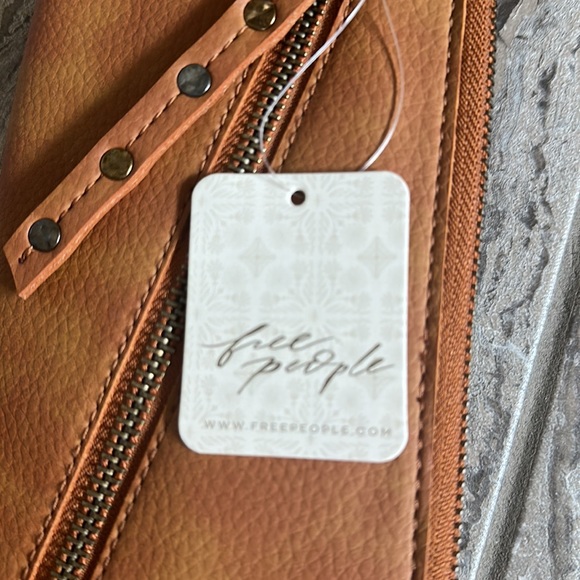 FREE PEOPLE Vegan Leather Brown Wristlet Brand New with Tags! - Picture 4 of 6